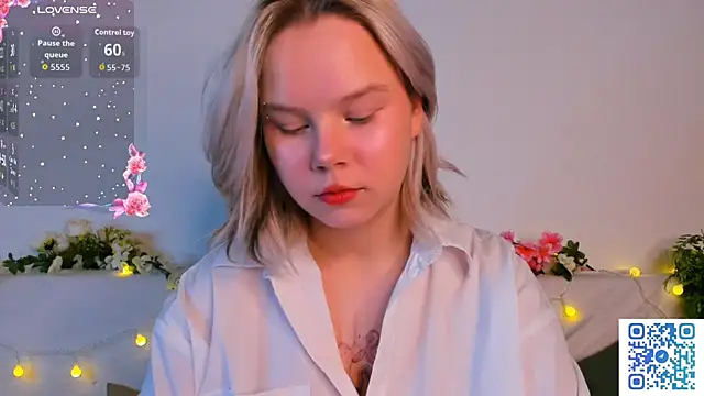 Snapshot of girlllsooft chatting on November 10, 2025, 1:37 am girlllsooft online show from November 10, 2025, 1:37 am