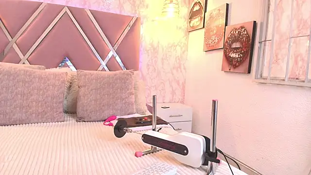 Aliice1  online show from September 23, 2025, 6:11 pm