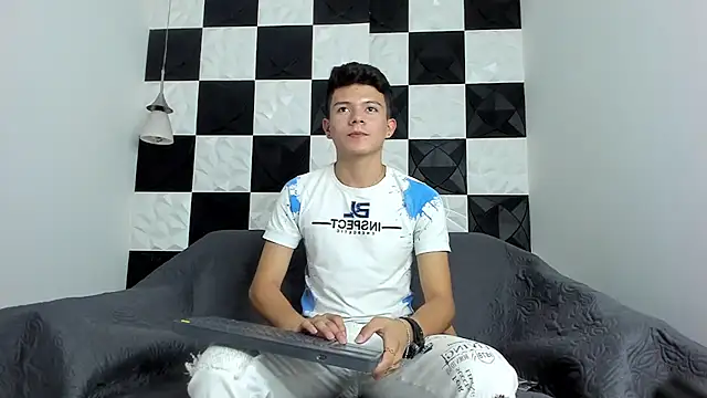 Snapshot of AndyFame1 chatting on September 15, 2025, 7:03 pm AndyFame1 online show from September 15, 2025, 7:03 pm