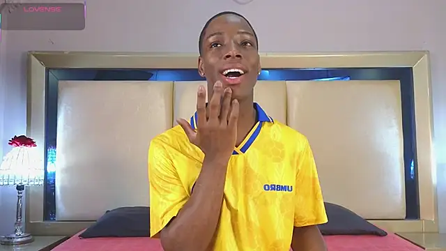 Snapshot of CharlesBrown_ chatting on August 4, 2026, 12:52 pm CharlesBrown online show from August 4, 2026, 12:52 pm