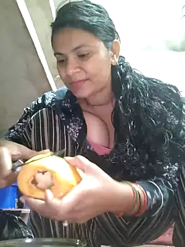 couple 71 online show from February 15, 2026, 5:04 am