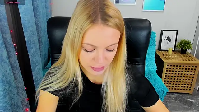 Snapshot of KatherineePierce chatting on September 24, 2025, 4:21 pm KatherineePierce online show from September 24, 2025, 4:21 pm