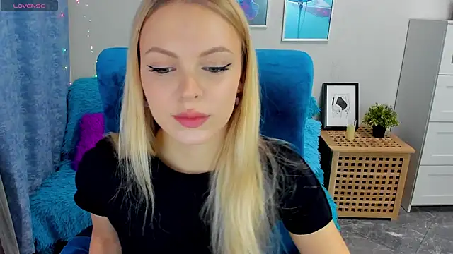 Snapshot of KatherineePierce chatting on November 7, 2025, 5:46 pm KatherineePierce online show from November 7, 2025, 5:46 pm