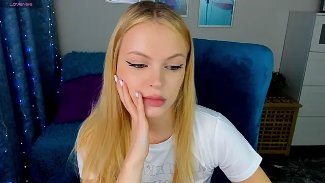 Snapshot of KatherineePierce chatting on November 30, 2025, 1:04 pm KatherineePierce online show from November 30, 2025, 1:04 pm