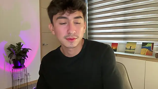 sweettaaron01 online show from October 8, 2025, 6:27 pm