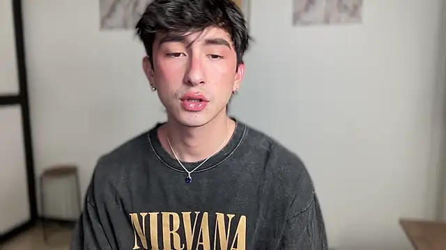 sweettaaron01 online show from May 15, 2026, 12:17 am