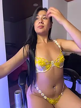 evelyn ch  online show from March 3, 2026, 8:15 pm