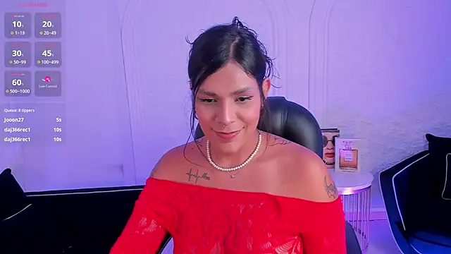 SarahYates online show from July 7, 2026, 7:23 am