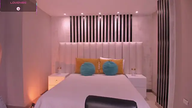 Snapshot of IsabellaMoreau chatting on October 15, 2025, 7:36 pm IsabellaMoreau online show from October 15, 2025, 7:36 pm