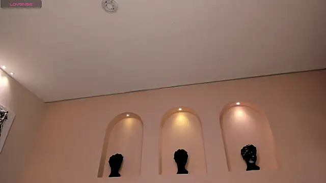 Snapshot of IsabellaMoreau chatting on October 24, 2025, 8:27 pm IsabellaMoreau online show from October 24, 2025, 8:27 pm