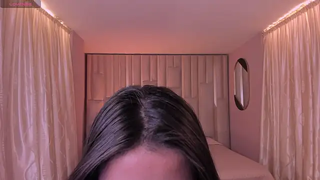 Snapshot of IsabellaMoreau chatting on November 3, 2025, 7:37 pm IsabellaMoreau online show from November 3, 2025, 7:37 pm