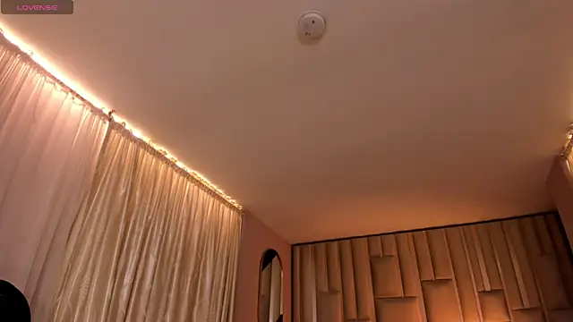 Snapshot of IsabellaMoreau chatting on November 5, 2025, 7:36 pm IsabellaMoreau online show from November 5, 2025, 7:36 pm