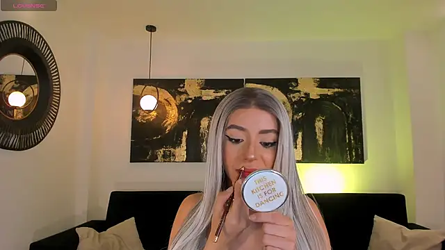 Snapshot of IsabellaMoreau chatting on December 17, 2025, 8:37 pm IsabellaMoreau online show from December 17, 2025, 8:37 pm