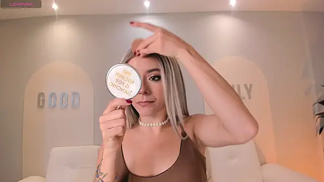 Snapshot of IsabellaMoreau chatting on January 5, 2026, 7:28 pm IsabellaMoreau online show from January 5, 2026, 7:28 pm