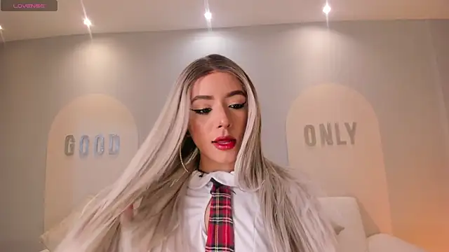 Snapshot of IsabellaMoreau chatting on January 6, 2026, 7:39 pm IsabellaMoreau online show from January 6, 2026, 7:39 pm