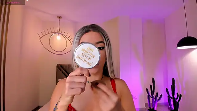 Snapshot of IsabellaMoreau chatting on January 7, 2026, 7:38 pm IsabellaMoreau online show from January 7, 2026, 7:38 pm