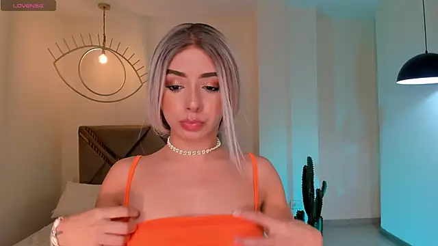 Snapshot of IsabellaMoreau chatting on February 6, 2026, 7:28 pm IsabellaMoreau online show from February 6, 2026, 7:28 pm