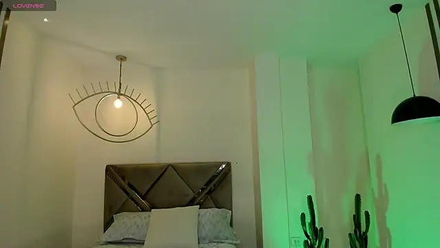 Snapshot of IsabellaMoreau chatting on February 21, 2026, 7:48 pm IsabellaMoreau online show from February 21, 2026, 7:48 pm