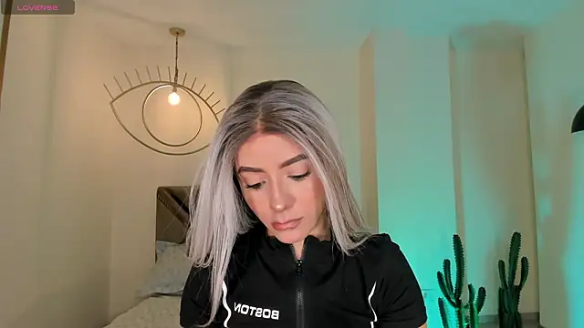 Snapshot of IsabellaMoreau chatting on February 23, 2026, 7:11 pm IsabellaMoreau online show from February 23, 2026, 7:11 pm