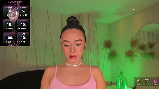 Snapshot of IsabellaMoreau chatting on March 8, 2026, 6:12 pm IsabellaMoreau online show from March 8, 2026, 6:12 pm