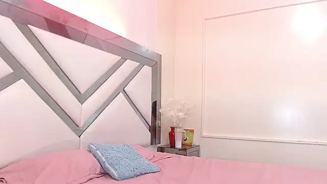 samara selene online show from September 16, 2025, 7:04 pm