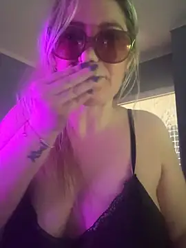 Snapshot of Granlady7 chatting on December 15, 2025, 4:33 pm Granlady7 online show from December 15, 2025, 4:33 pm