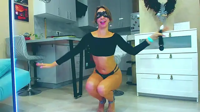 Snapshot of MadinaBrown chatting on October 10, 2025, 5:01 pm MadinaBrown online show from October 10, 2025, 5:01 pm