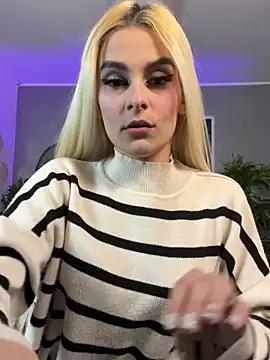 SelenaDaze online show from April 30, 2026, 11:05 am
