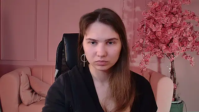 TessaMill online show from June 17, 2026, 5:43 am