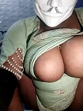 Dassing strip couple online show from September 22, 2025, 9:06 pm