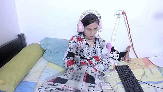 Petite-Goth online show from November 14, 2025, 11:24 pm