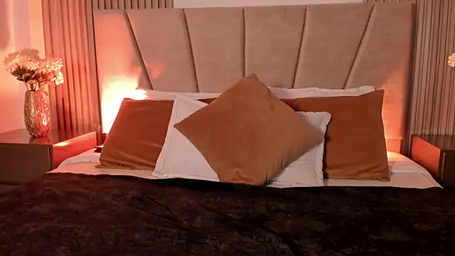 Victoria Beaumont online show from October 18, 2025, 11:55 am