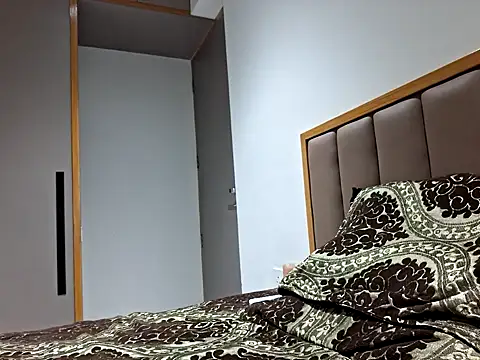 Vince-18 online show from October 23, 2025, 4:39 pm