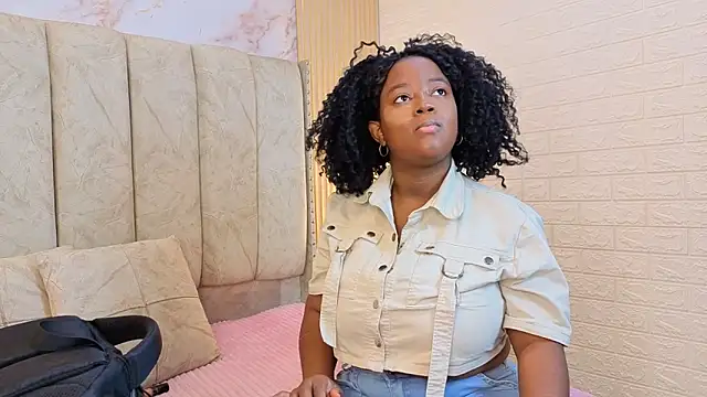 Snapshot of kiarazafira chatting on October 4, 2025, 10:46 am kiarazafira online show from October 4, 2025, 10:46 am