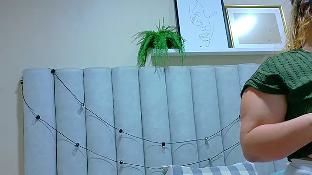 JenaCooper  online show from February 5, 2026, 2:49 am