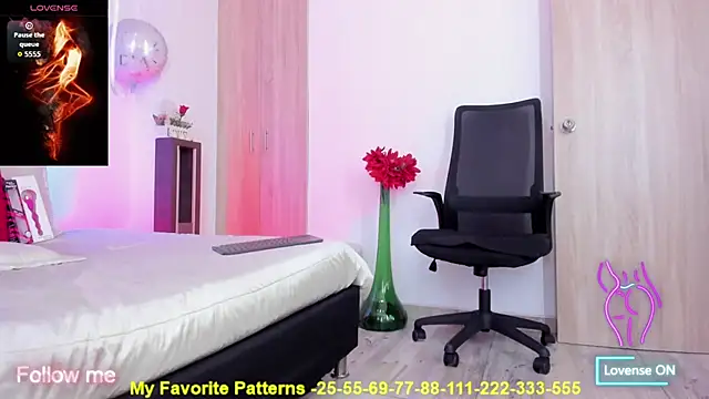 Snapshot of miaroberts69 chatting on September 27, 2025, 4:28 am miaroberts69 online show from September 27, 2025, 4:28 am