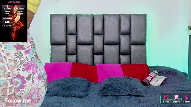 Snapshot of miaroberts69 chatting on October 8, 2025, 11:57 pm miaroberts69 online show from October 8, 2025, 11:57 pm