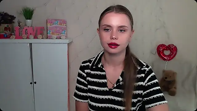 Snapshot of OceanicDawn chatting on September 11, 2025, 7:19 am OceanicDawn online show from September 11, 2025, 7:19 am