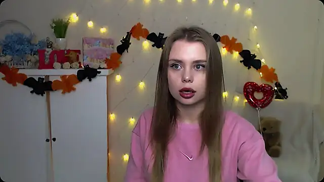 Snapshot of OceanicDawn chatting on October 8, 2025, 5:27 am OceanicDawn online show from October 8, 2025, 5:27 am