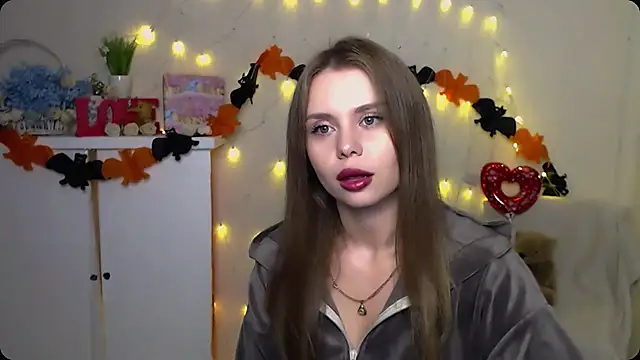 Snapshot of OceanicDawn chatting on October 9, 2025, 5:49 am OceanicDawn online show from October 9, 2025, 5:49 am