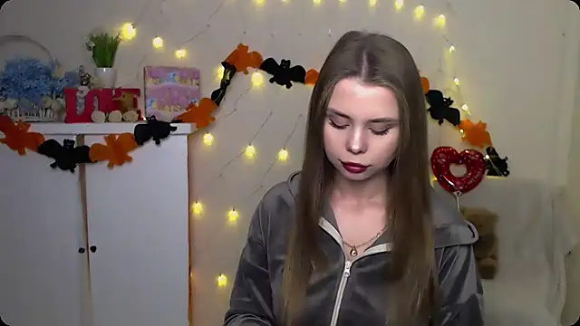 Snapshot of OceanicDawn chatting on October 15, 2025, 5:40 am OceanicDawn online show from October 15, 2025, 5:40 am