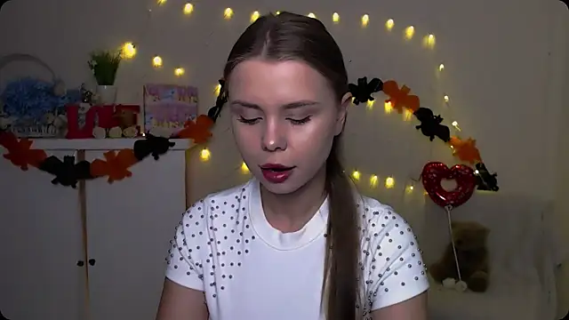 Snapshot of OceanicDawn chatting on October 20, 2025, 5:19 am OceanicDawn online show from October 20, 2025, 5:19 am