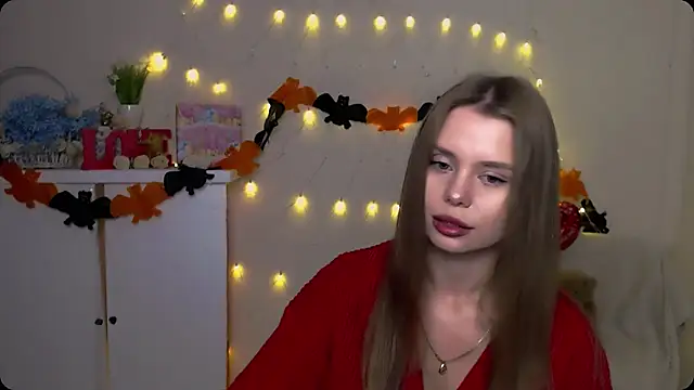 Snapshot of OceanicDawn chatting on October 21, 2025, 5:30 am OceanicDawn online show from October 21, 2025, 5:30 am