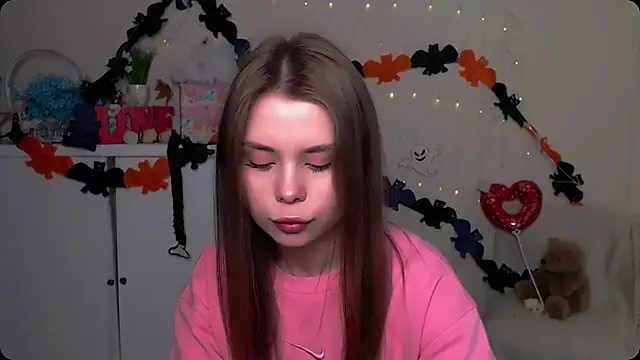 Snapshot of OceanicDawn chatting on October 31, 2025, 6:03 am OceanicDawn online show from October 31, 2025, 6:03 am