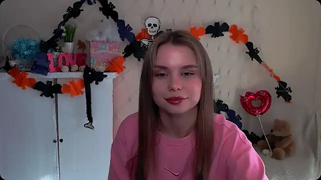 Snapshot of OceanicDawn chatting on November 2, 2025, 9:11 am OceanicDawn online show from November 2, 2025, 9:11 am