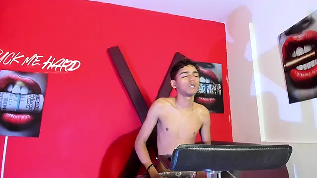 Snapshot of TWINKS_FRIENDS chatting on June 18, 2026, 1:26 pm TWINKS FRIENDS online show from June 18, 2026, 1:26 pm