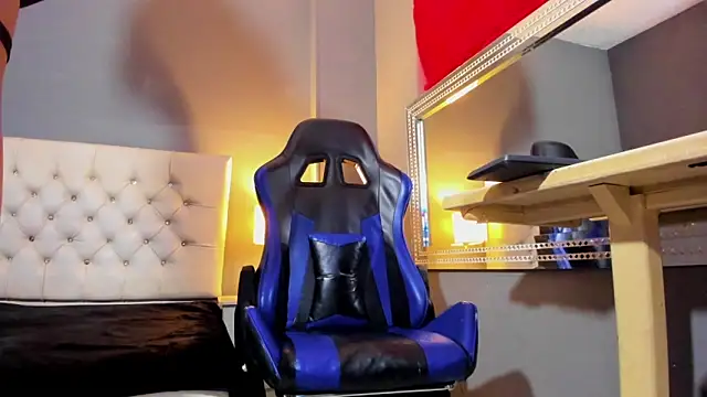 Snapshot of MiaMalkoba chatting on November 20, 2025, 12:49 pm MiaMalkoba online show from November 20, 2025, 12:49 pm