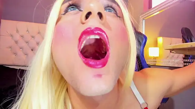 Snapshot of MiaMalkoba chatting on December 4, 2025, 1:09 pm MiaMalkoba online show from December 4, 2025, 1:09 pm