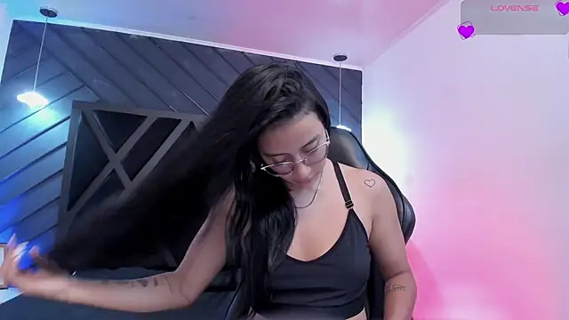 zoe martins  online show from February 19, 2026, 5:20 pm