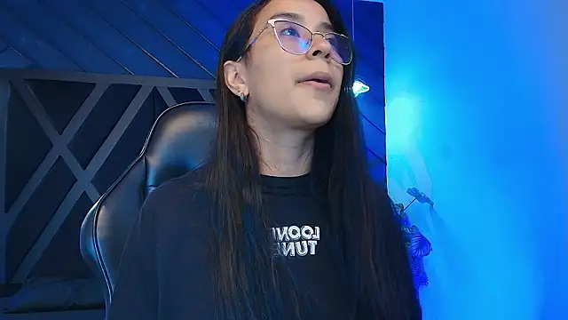 zoe martins  online show from February 28, 2026, 5:14 pm